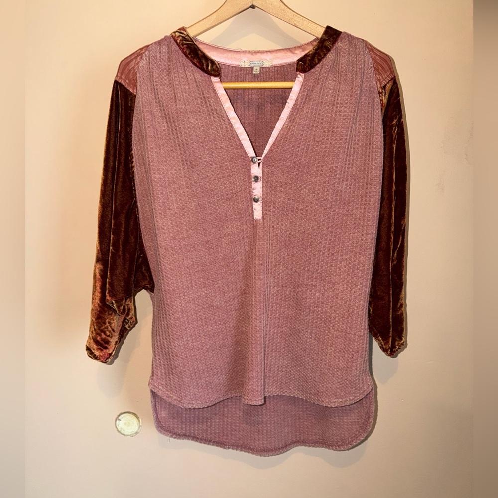 Gimmicks by BKE Brown & Blush Women’s Blouse LOVE